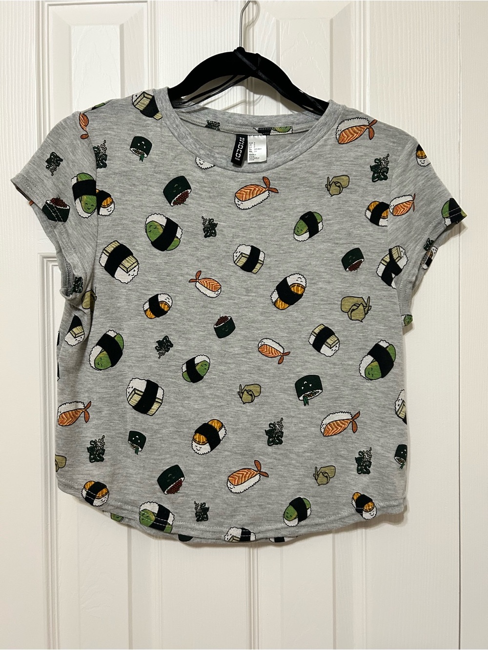 H&M Light Heathered Gray Kawaii Sushi Print cropped Tee cute sz small